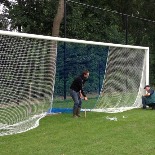 Vandalisme-arm net 7.5 x 2.5 x 2 x 2m 4 Voetbal doelnetten die bestand zijn tegen intensief gebruik en vandalisme.